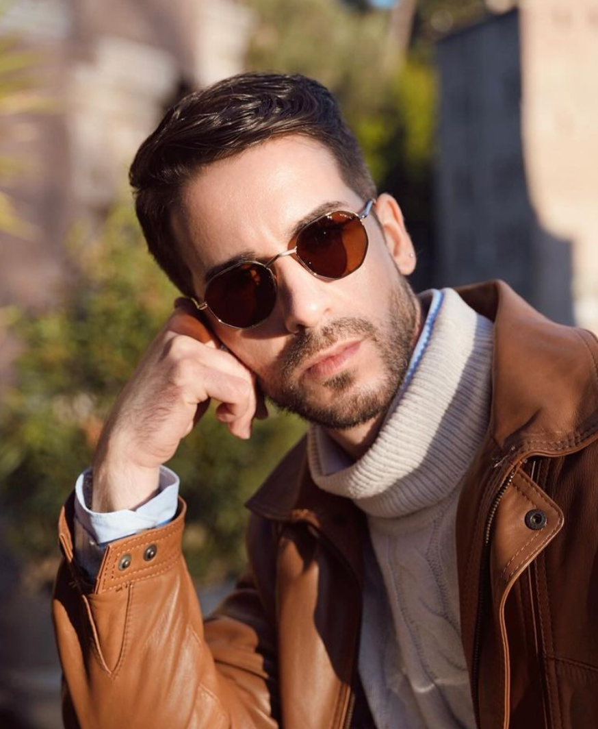 Hexagon Sunglasses in Gold - Warm Brown Lenses – Closr display picture 3